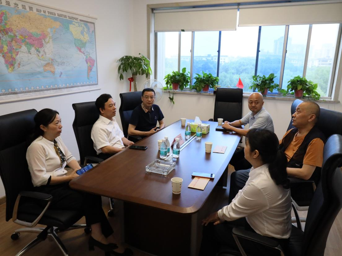 湖南農(nóng)業(yè)集團(tuán)黨委委員、副總經(jīng)理陳根榮走訪慰問(wèn)困難黨員